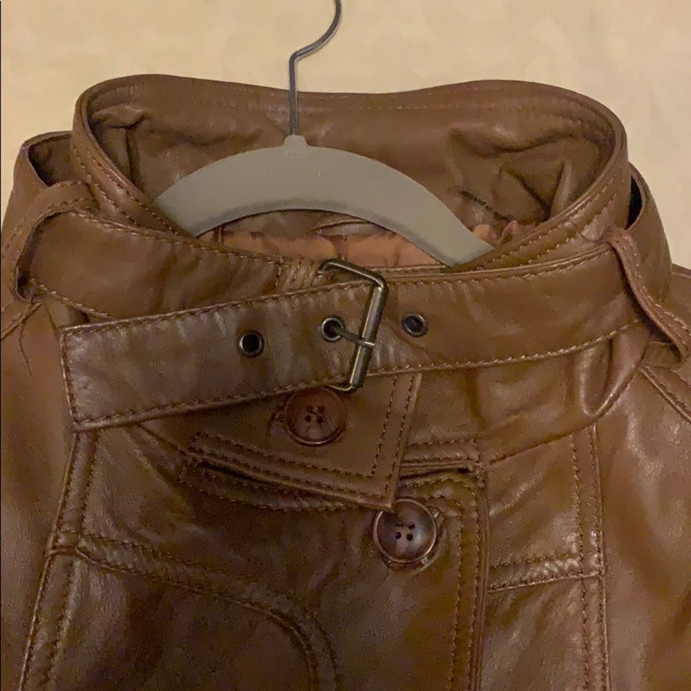 Beautiful Leather Jacket - Picture 3 of 4